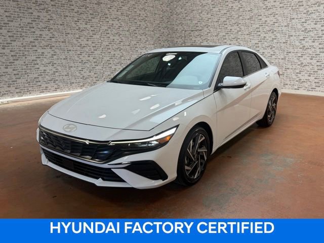Used 2025 Hyundai Elantra SEL FWD image 2