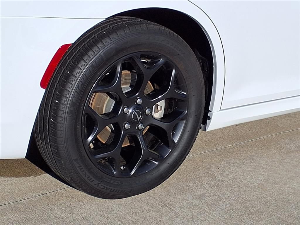 Used 2023 Chrysler 300 Touring L w/ Popular Equipment Group image 6