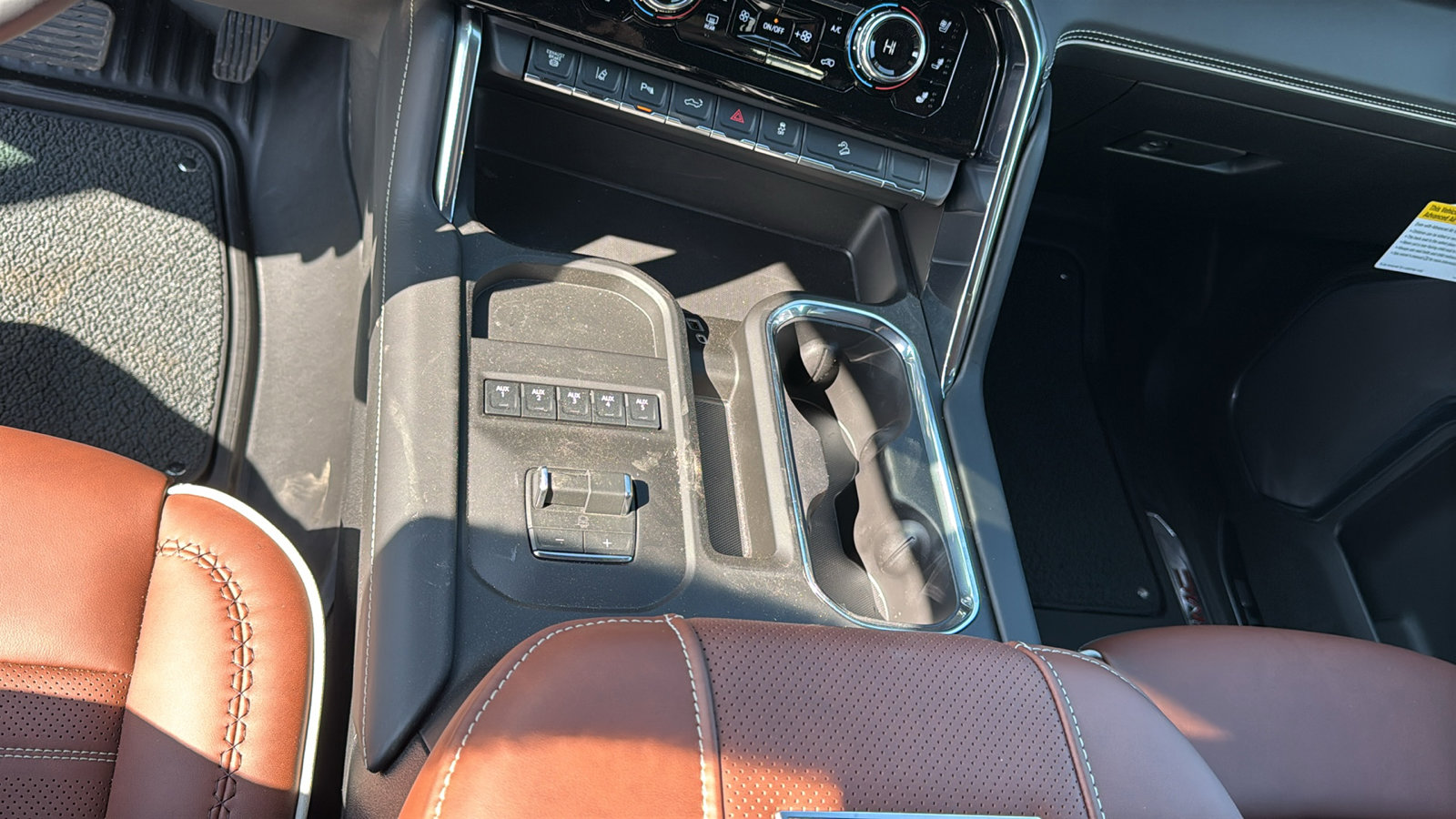 New 2026 GMC Sierra 2500 Denali Ultimate w/ LPO, Black Badging Package image 18