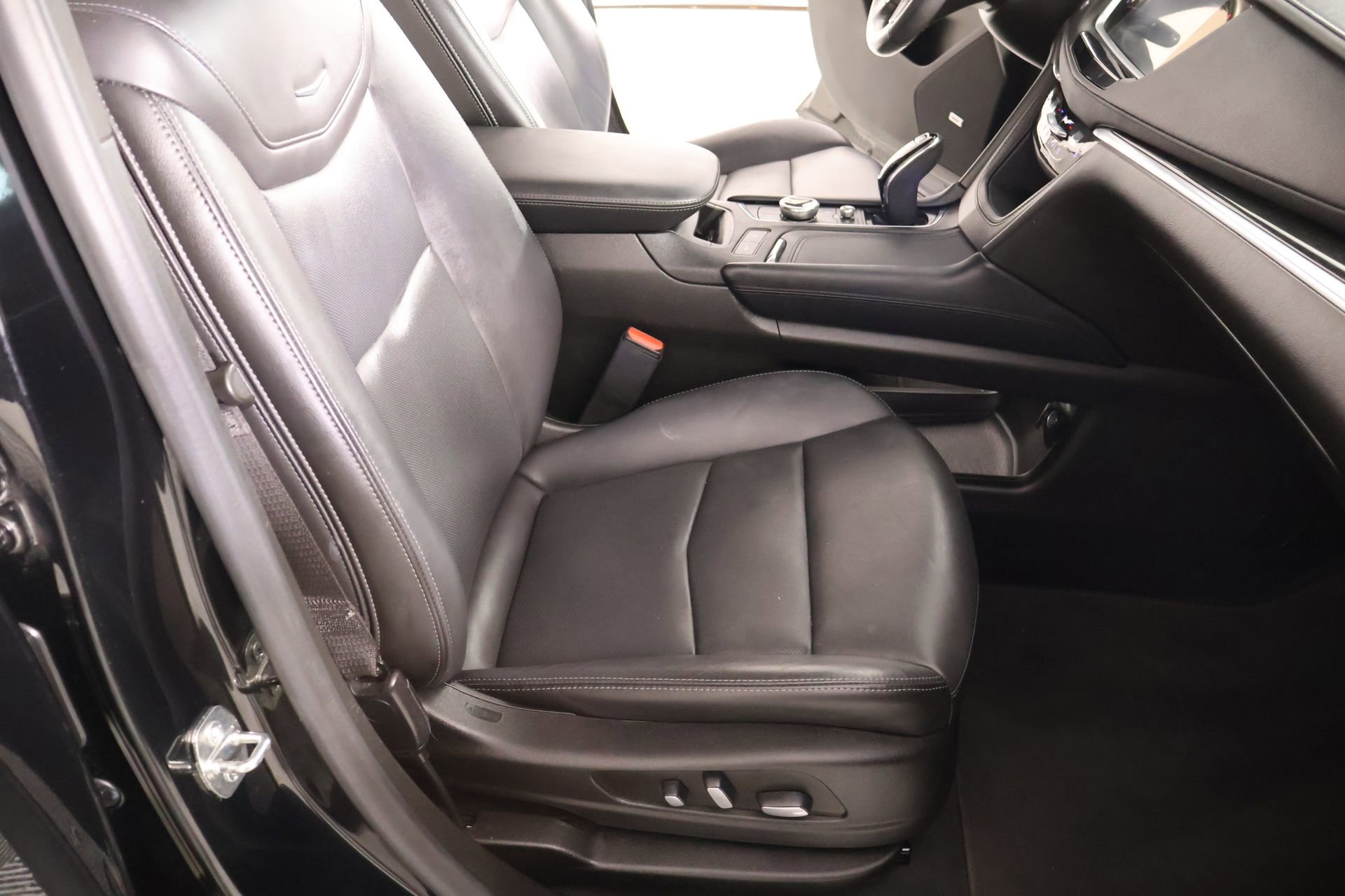 Used 2022 Cadillac XT5 Premium Luxury w/ Technology Package FWD image 13