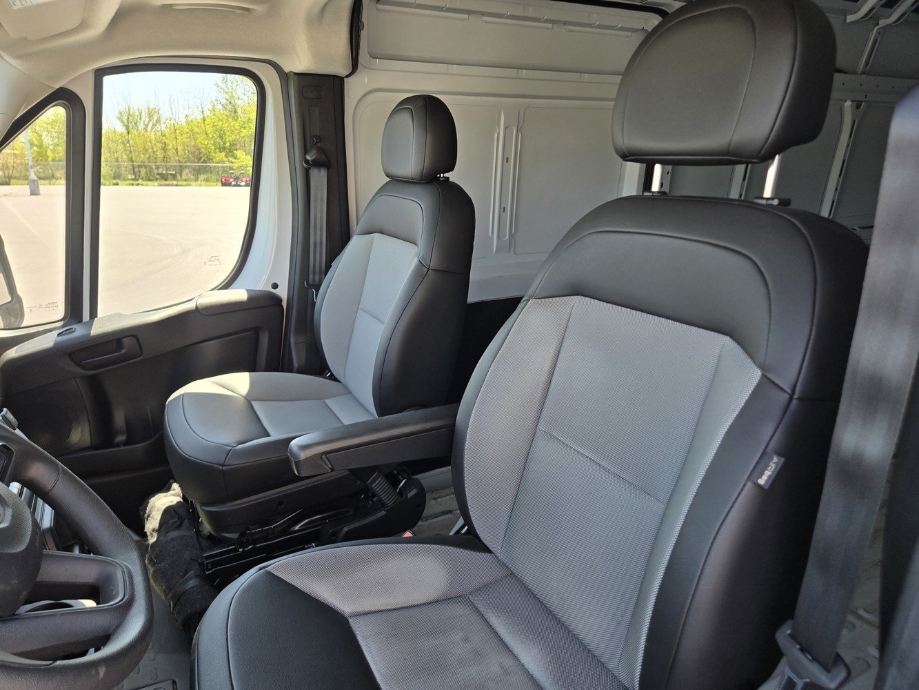 Used 2025 RAM ProMaster 2500 w/ Convenience Group FWD image 7