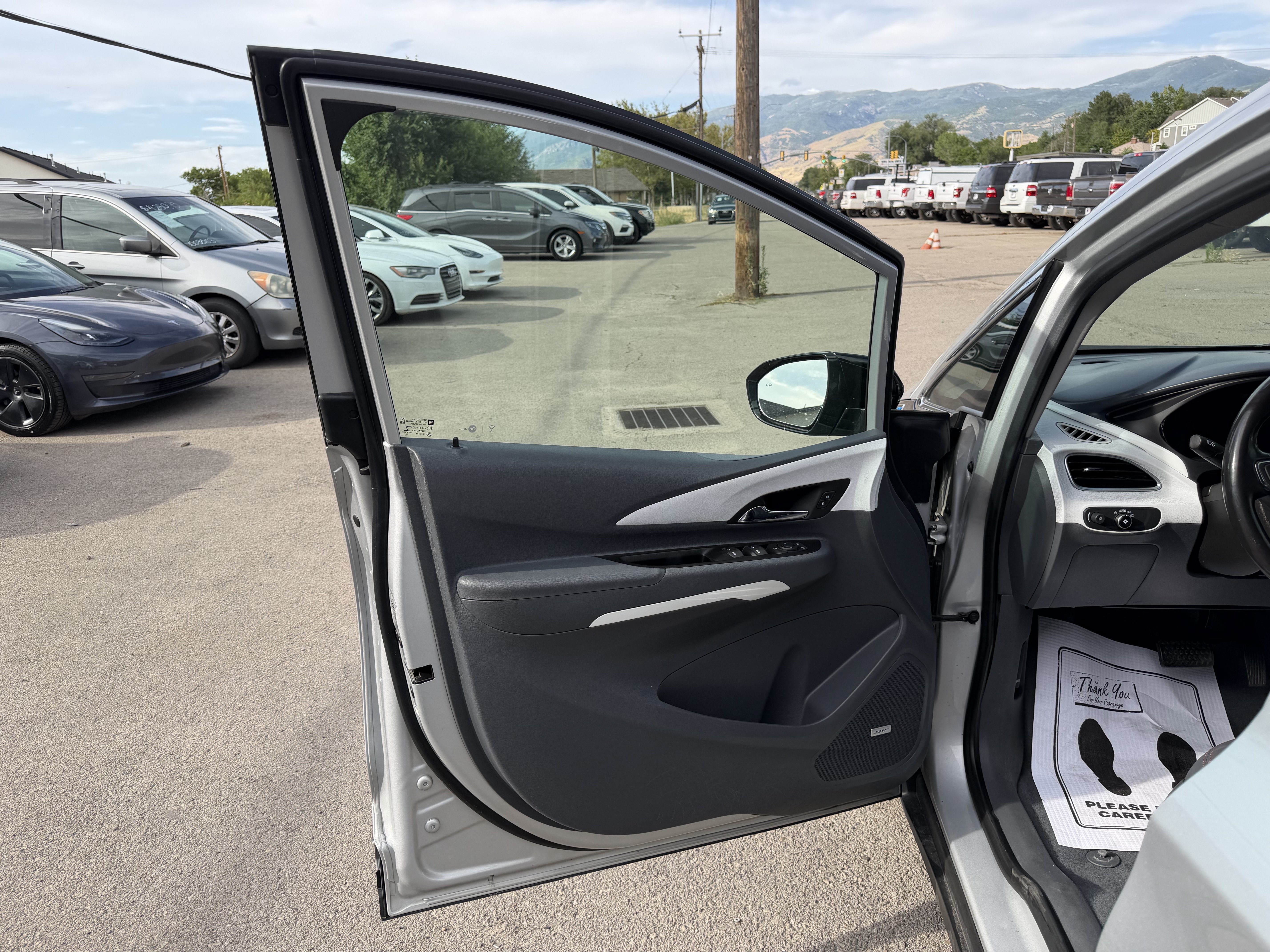 Used 2019 Chevrolet Bolt Premier w/ Infotainment Package FWD image 17
