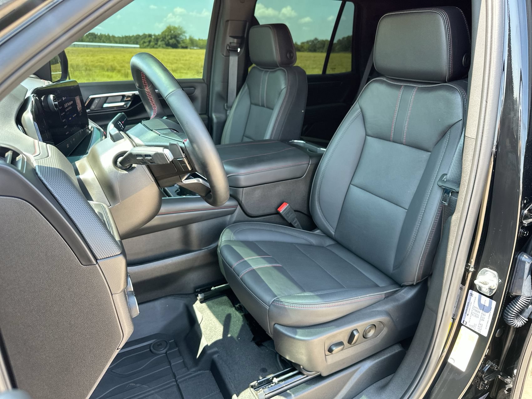 Used 2026 Chevrolet Tahoe RST AWD/4WD image 11