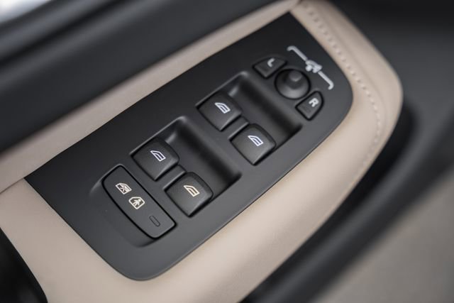 New 2026 Volvo XC60 T8 Plus w/ Protection Package Premier image 39