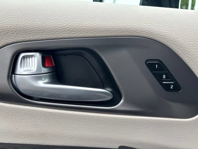 Used 2024 Chrysler Pacifica Touring-L FWD image 13