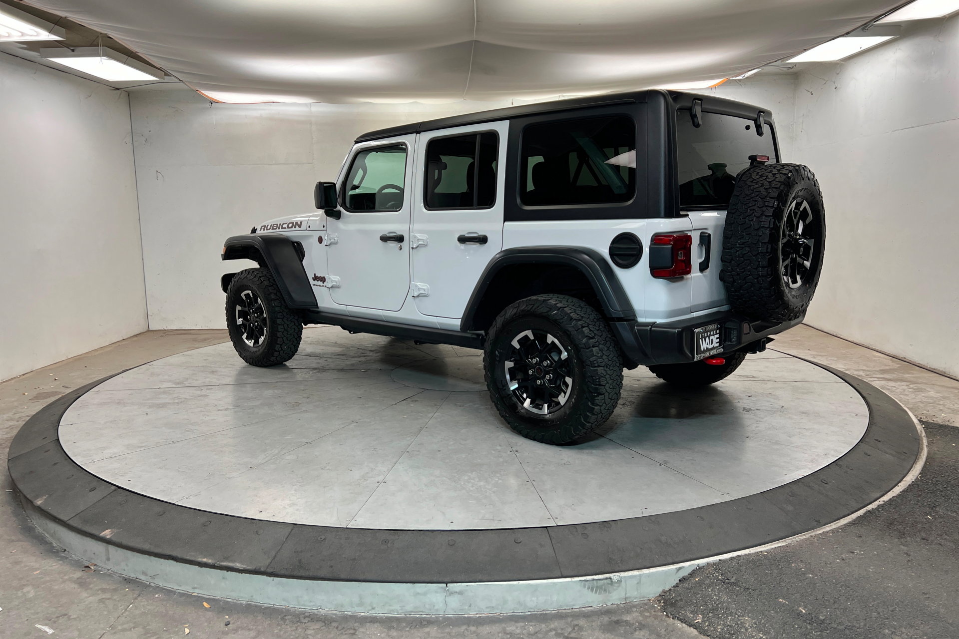 Used 2025 Jeep Wrangler Unlimited Rubicon image 3