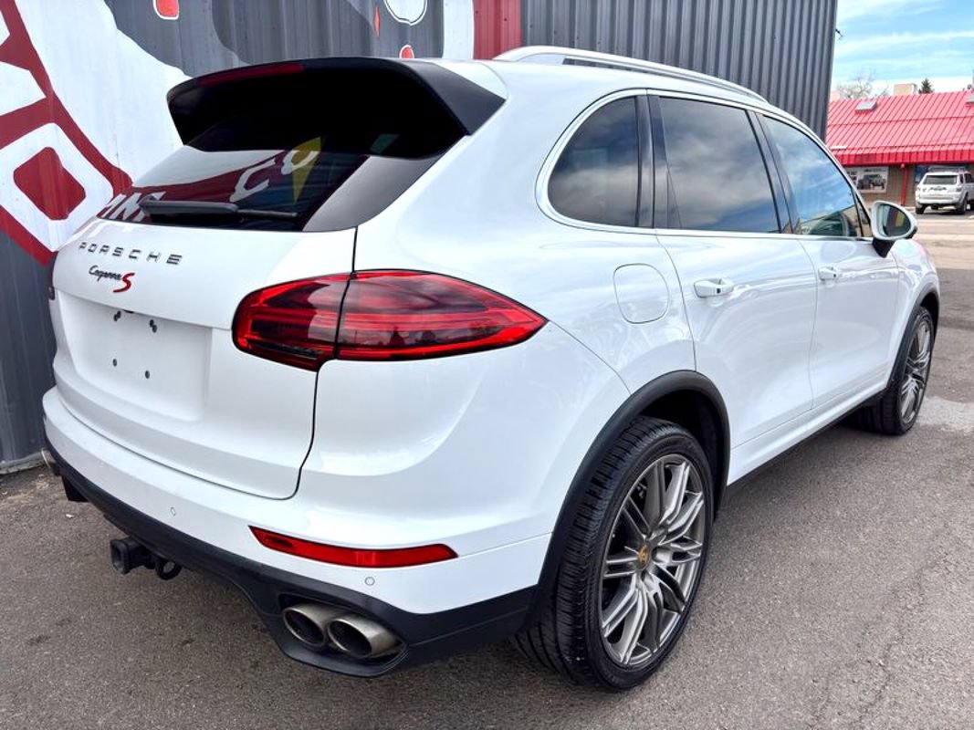 Used 2017 Porsche Cayenne S w/ Premium Plus Package AWD/4WD image 8