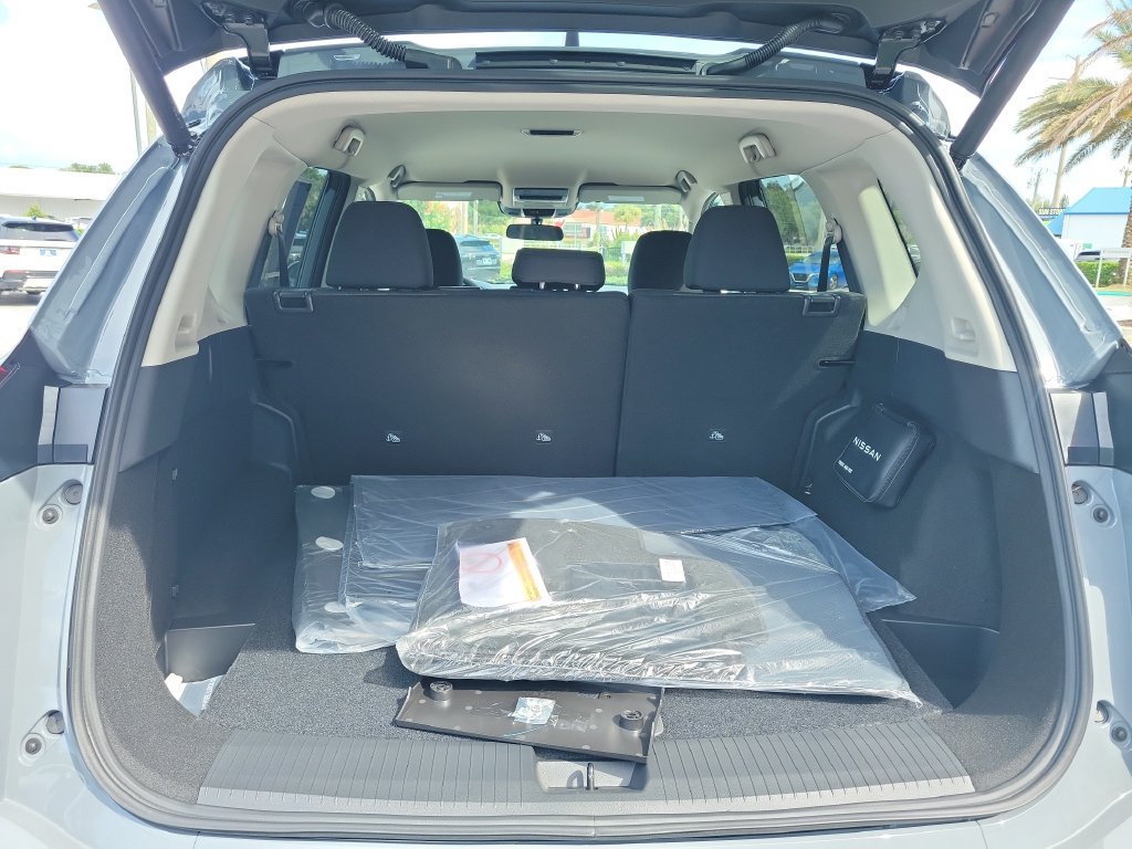 Used 2026 Nissan Rogue SV FWD image 11
