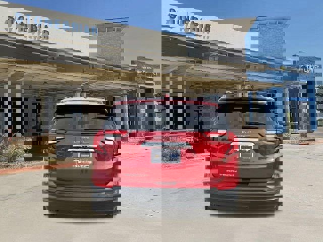 Used 2023 GMC Terrain SLE w/ Driver Convenience Package image 6