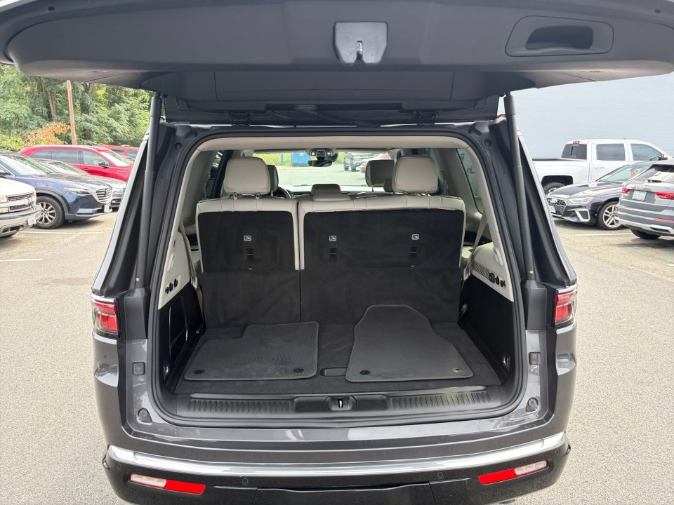 Used 2022 Jeep Wagoneer Series II AWD/4WD image 15