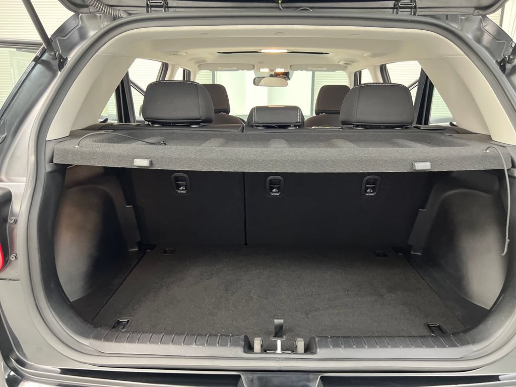 Used 2025 Hyundai Venue SEL FWD image 36