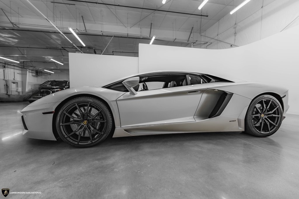 Used 2015 Lamborghini Aventador LP 700-4 image 19