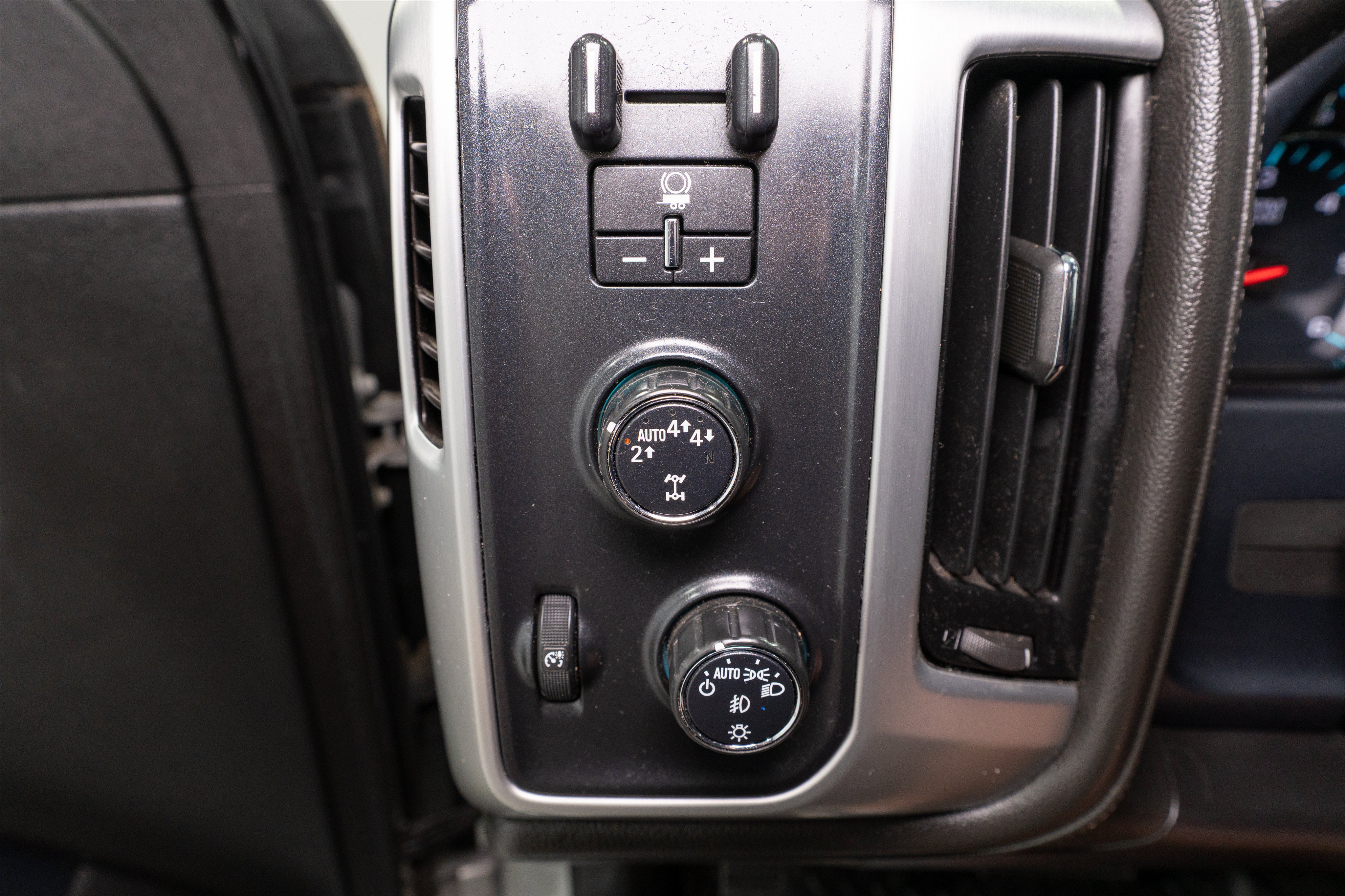 Used 2018 GMC Sierra 1500 SLT w/ SLT Premium Package AWD/4WD image 28