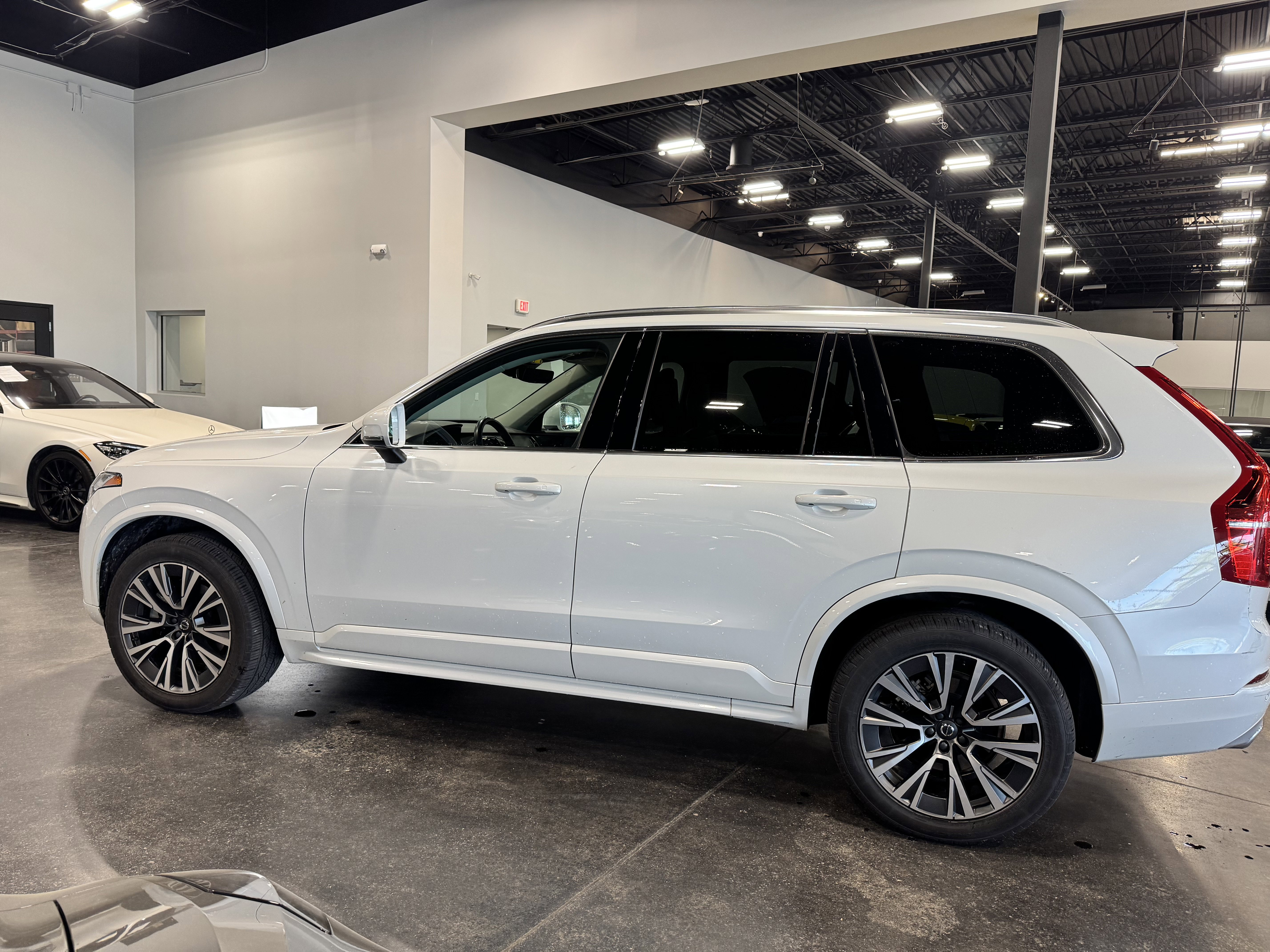 Used 2020 Volvo XC90 T5 Momentum w/ Protection Package AWD/4WD image 6