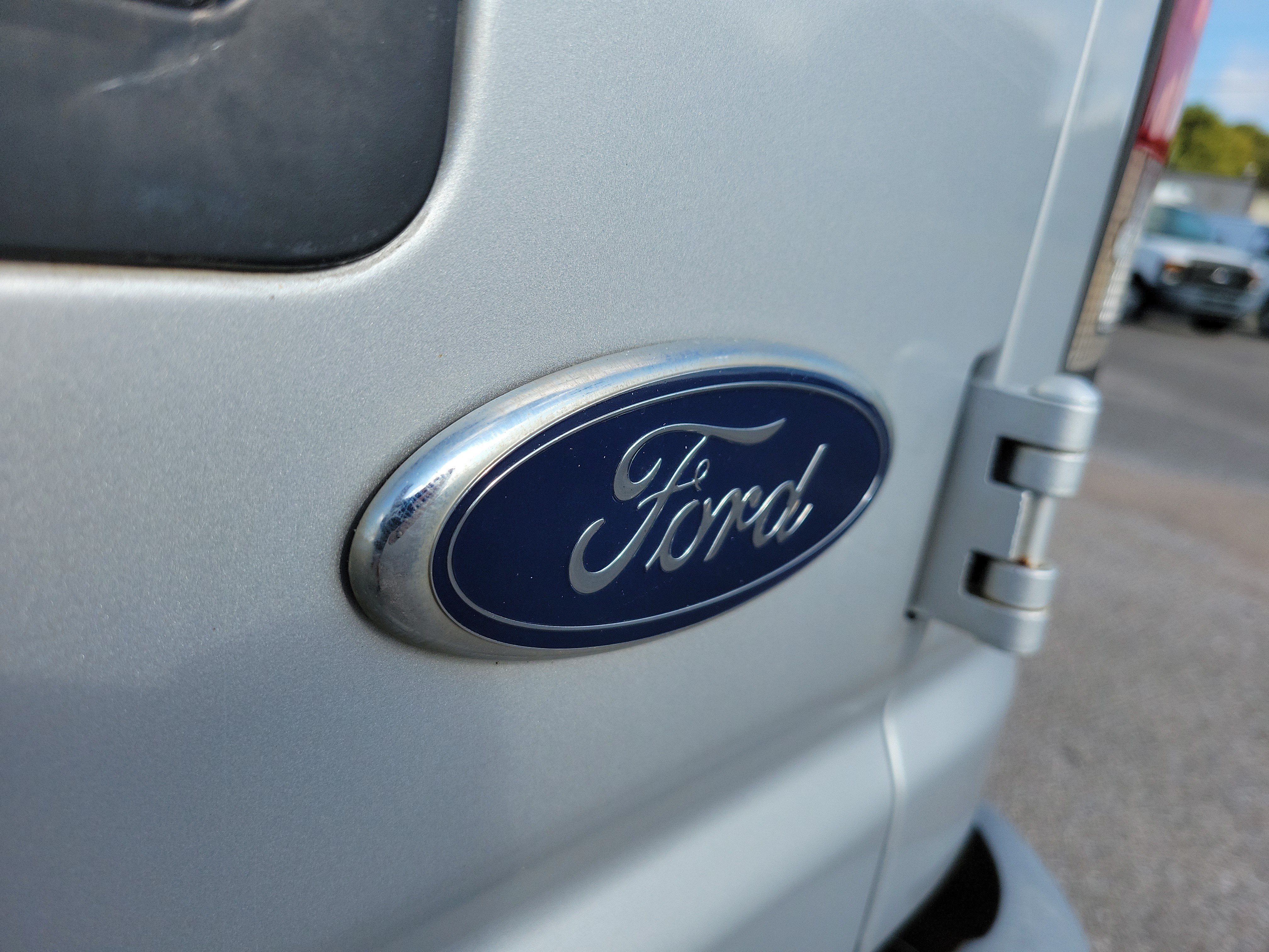 Used 2000 Ford E-250 and Econoline 250 RWD image 9
