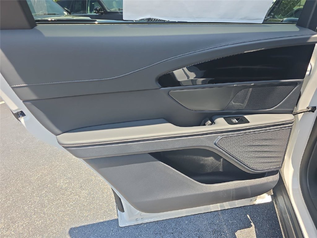 New 2026 Lincoln Nautilus Premier AWD/4WD image 9