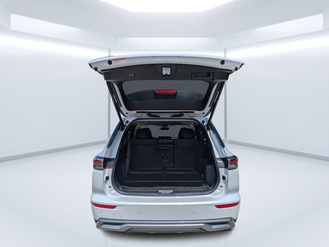 Used 2025 Mitsubishi Outlander SE FWD image 12