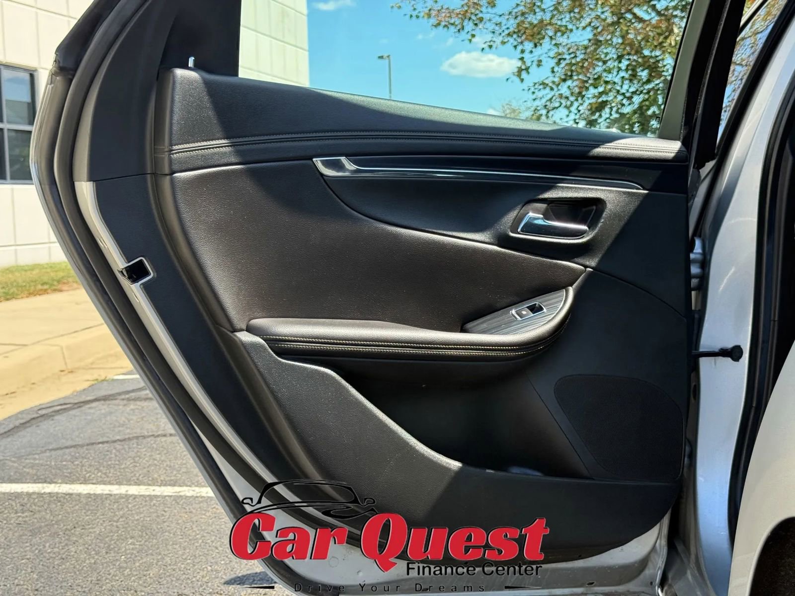 Used 2019 Chevrolet Impala Premier FWD image 13