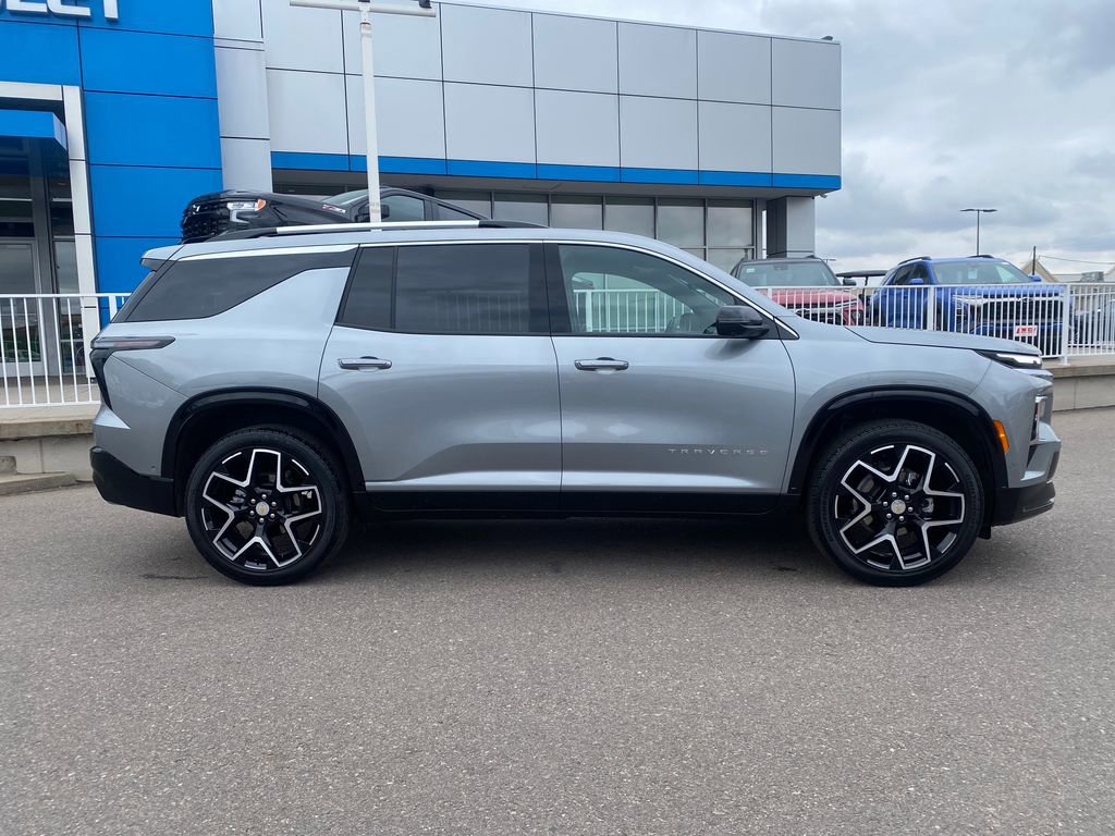 Used 2025 Chevrolet Traverse High Country w/ LPO, Floor Liner Package AWD/4WD image 6