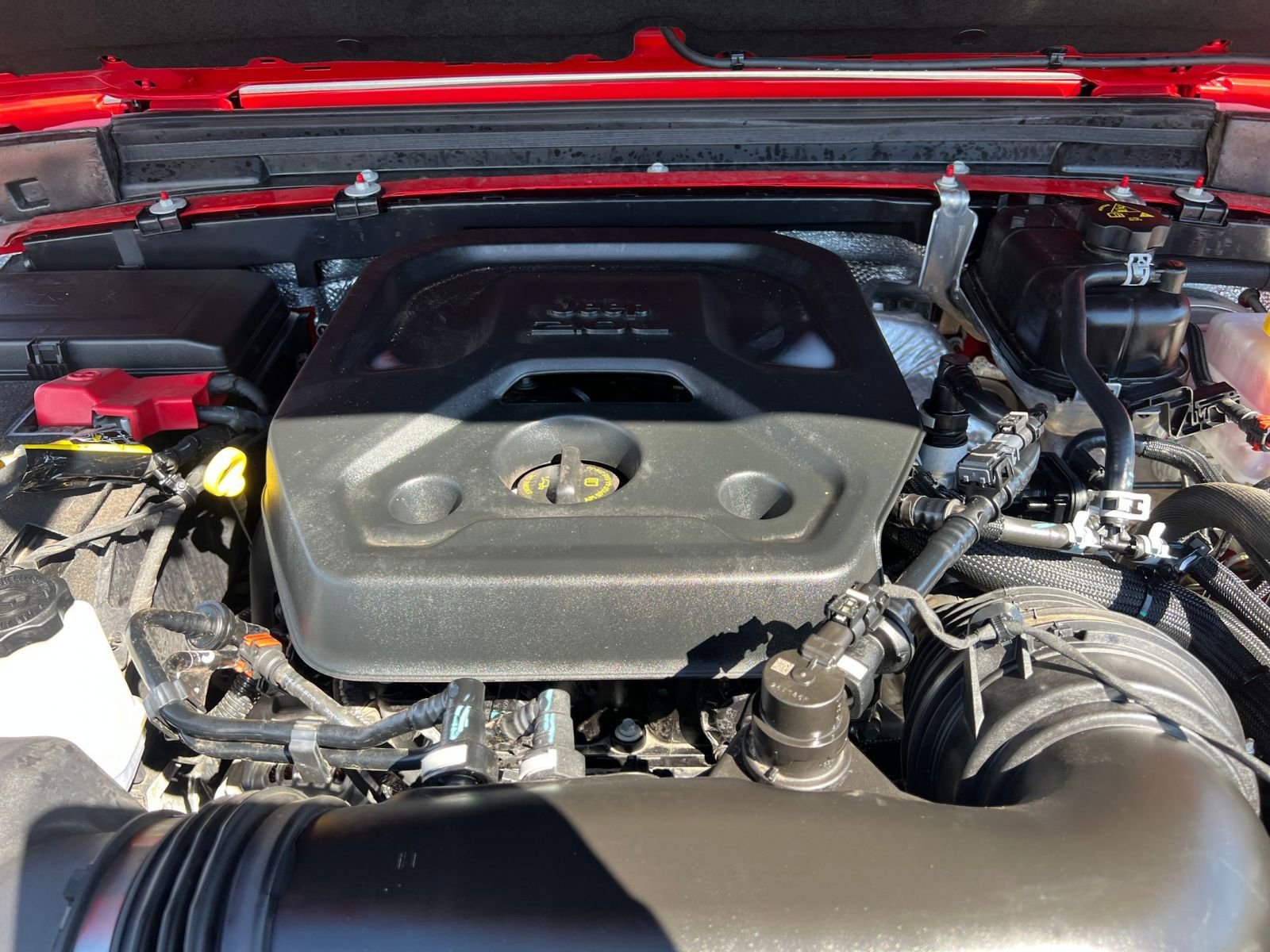 Used 2025 Jeep Wrangler Sahara image 32