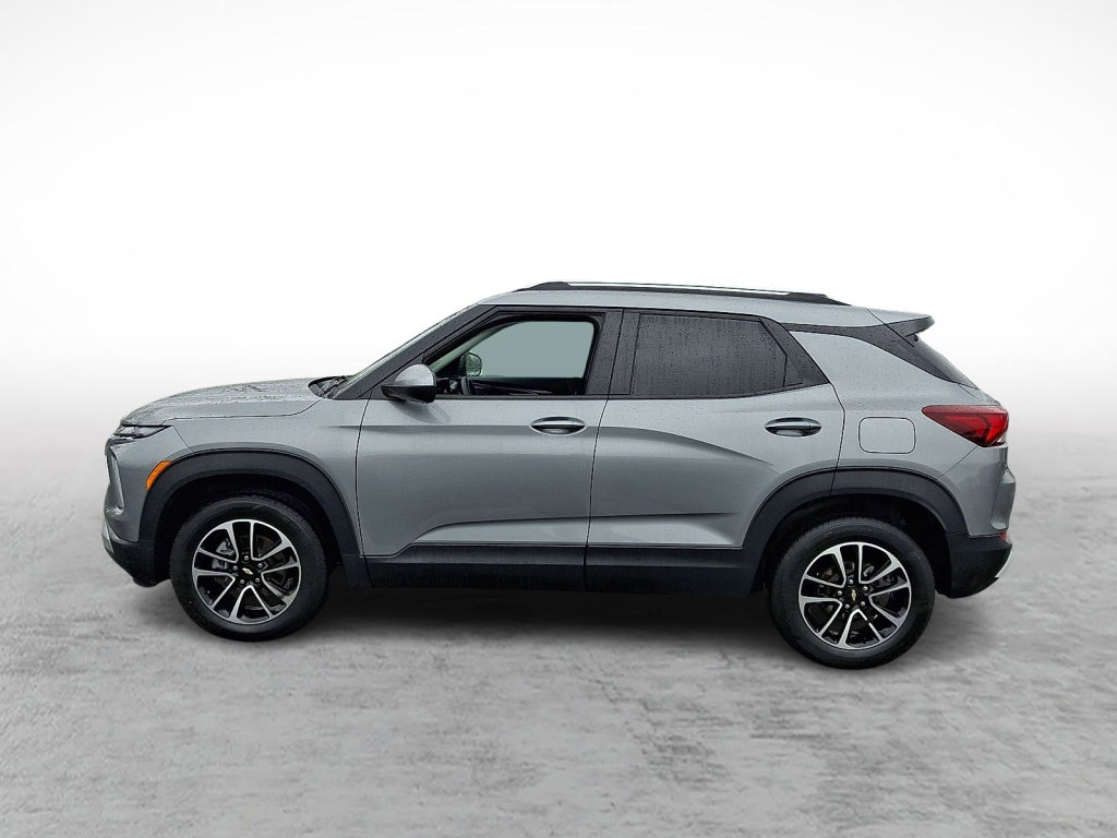 Used 2025 Chevrolet TrailBlazer LT image 2