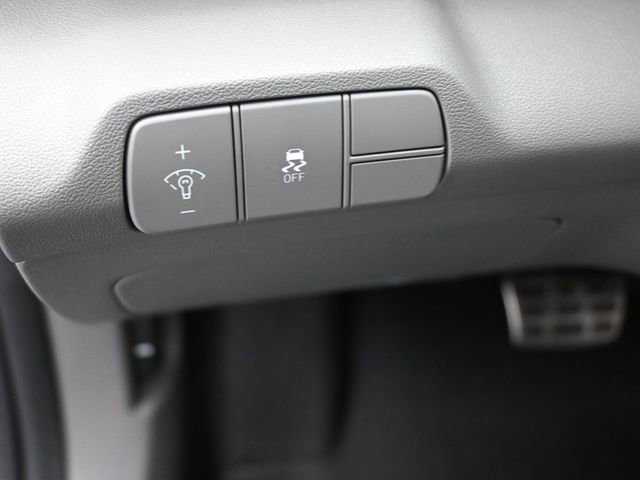 Used 2025 Hyundai Elantra Sport image 21