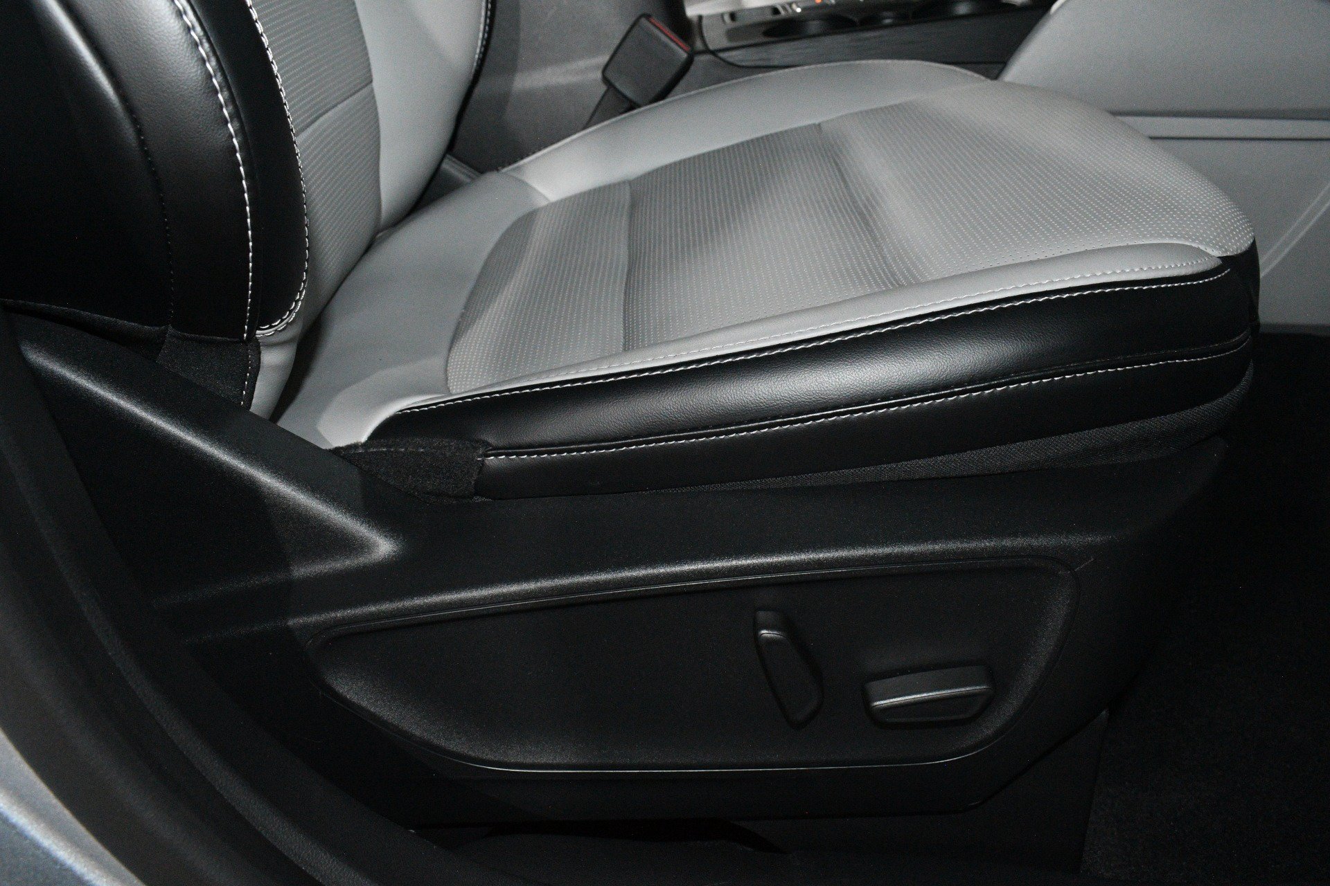 Used 2024 Ford Escape Platinum AWD/4WD image 14