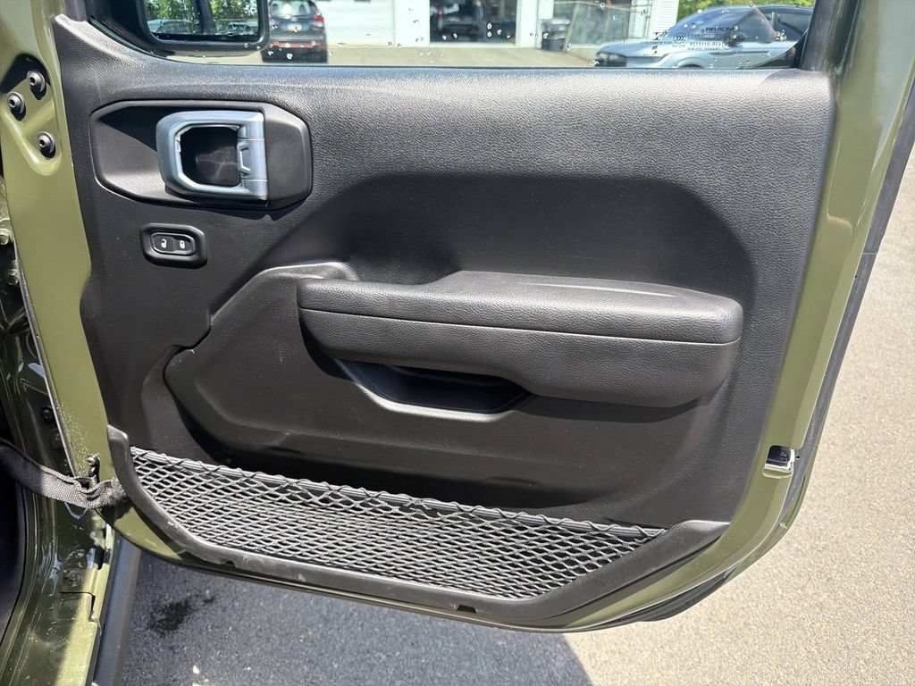 Used 2023 Jeep Gladiator Sport AWD/4WD image 14