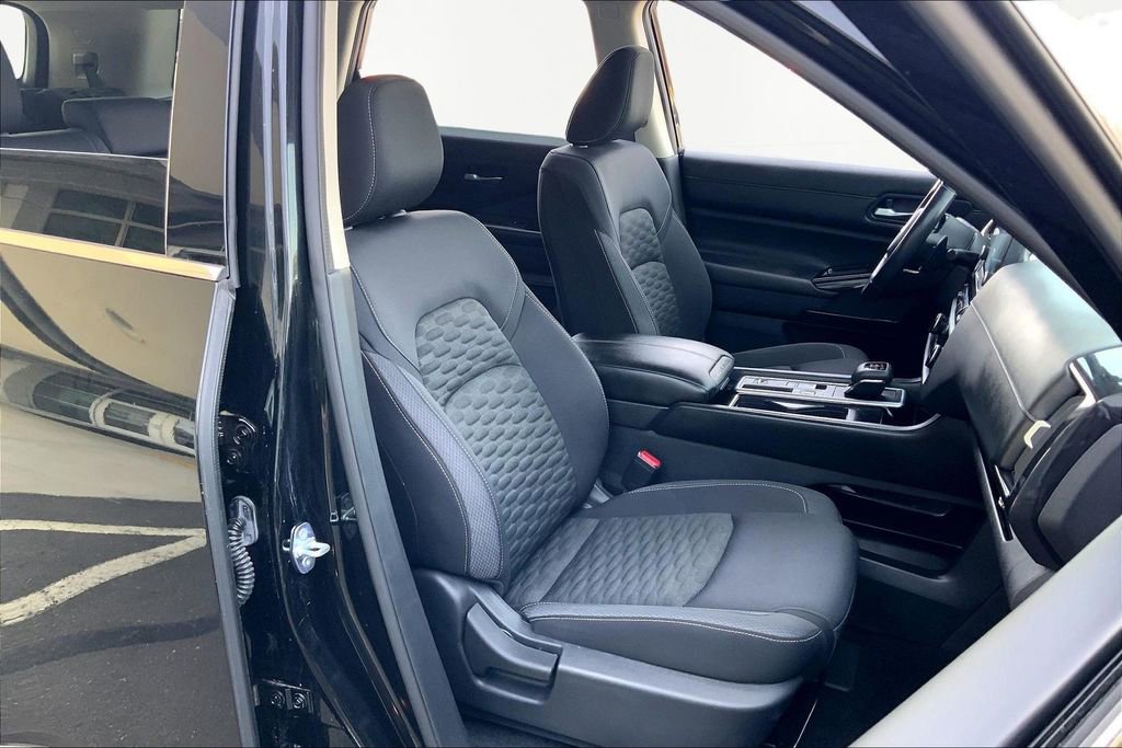 Used 2022 Nissan Pathfinder SV image 20