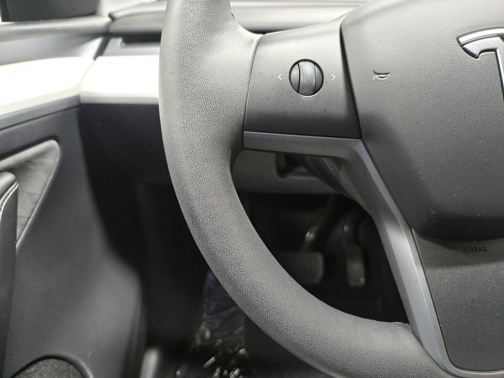 Used 2023 Tesla Model Y Long Range image 16