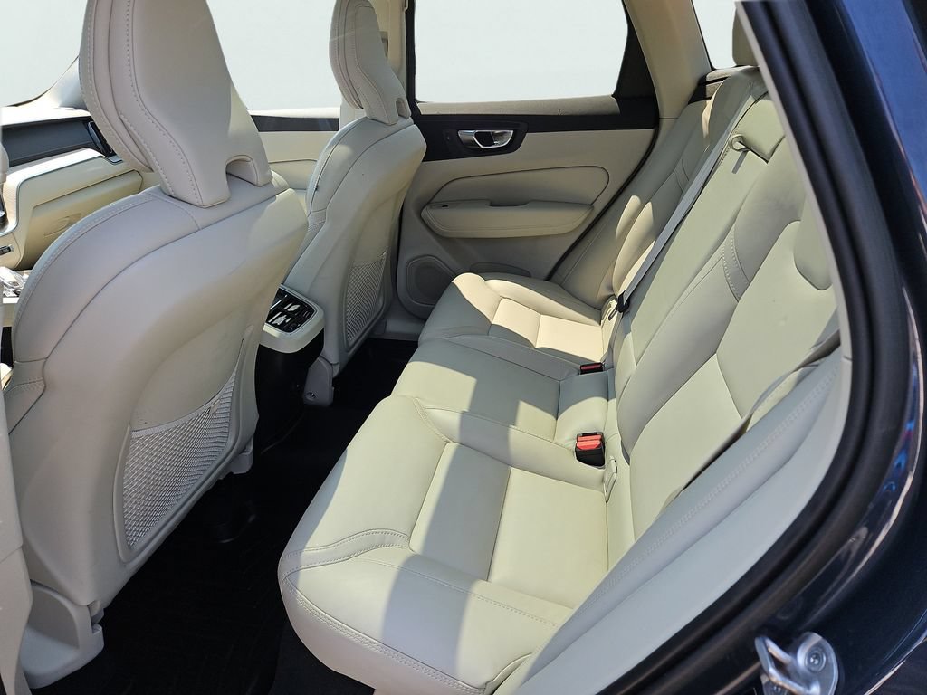 Used 2022 Volvo XC60 B5 Inscription w/ Climate Package AWD/4WD image 38