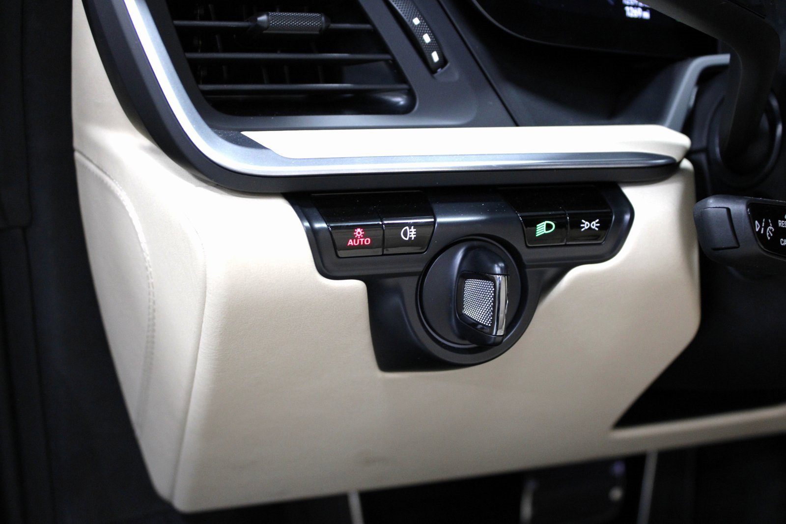 Certified 2021 Porsche 911 Targa 4S image 22