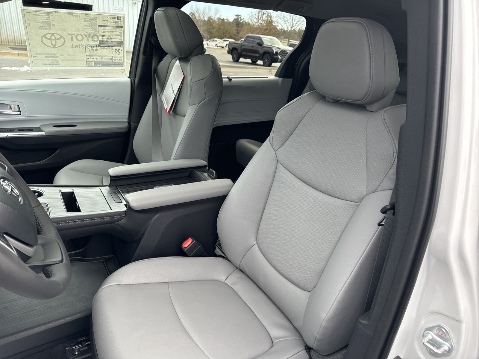 New 2025 Toyota Sienna XLE FWD image 14