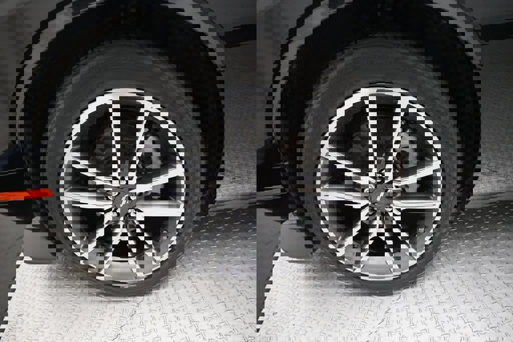 Used 2023 Dodge Challenger R/T w/ Plus Package image 26