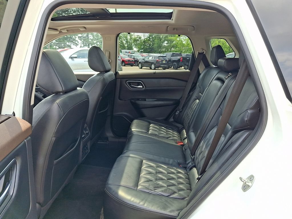 Used 2021 Nissan Rogue Platinum AWD/4WD image 14