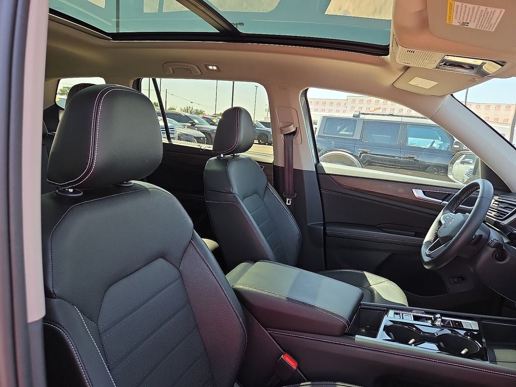 Used 2024 Volkswagen Atlas SEL AWD/4WD image 14