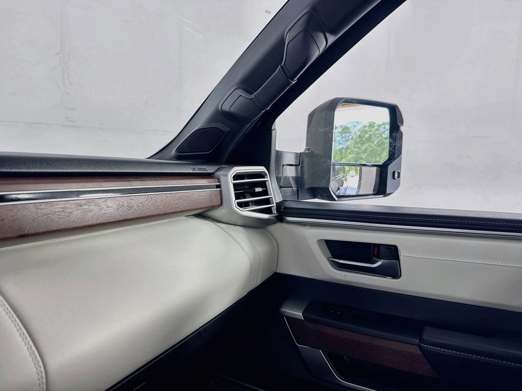 Used 2025 Toyota Sequoia Capstone AWD/4WD image 38
