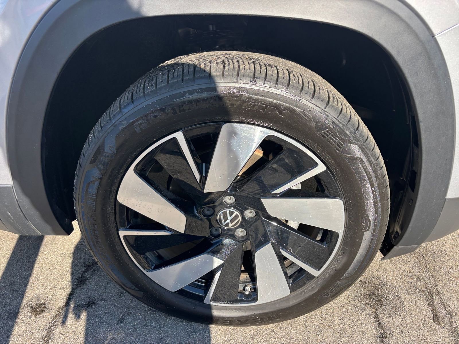 Used 2025 Volkswagen Atlas Cross Sport SE image 30