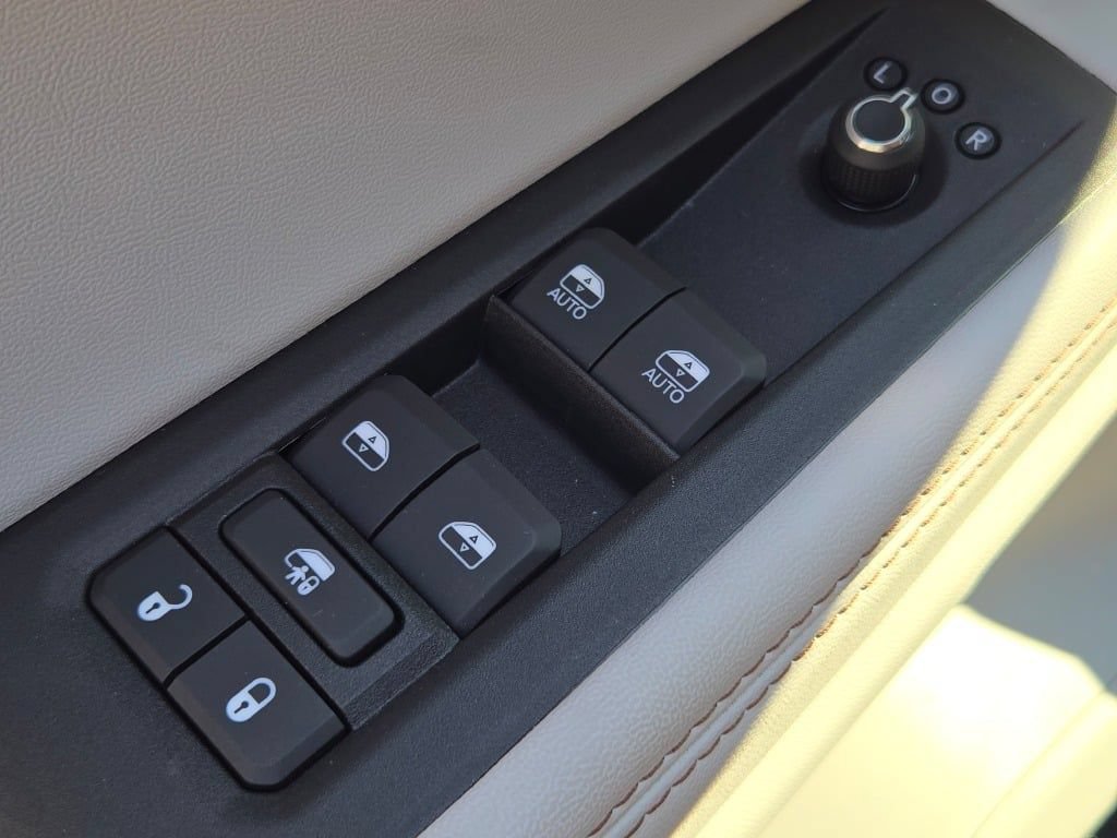New 2026 Jeep Cherokee Overland w/ Advanced Pro Tech Group AWD/4WD image 29