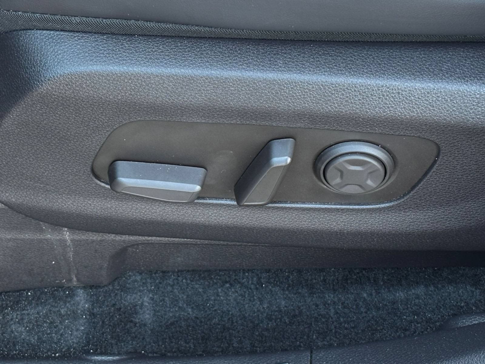 Used 2026 Kia Carnival FWD image 22
