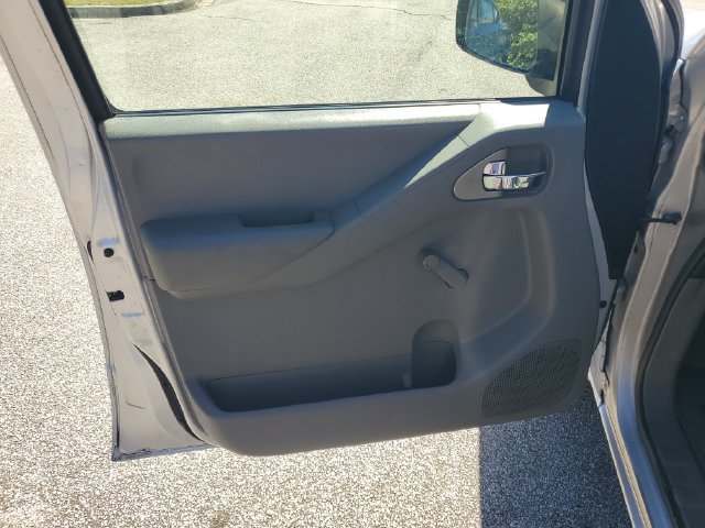 Used 2009 Nissan Frontier XE w/ XE Preferred Pkg RWD image 19