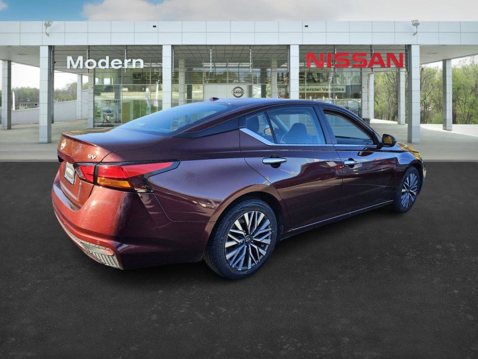 Used 2024 Nissan Altima 2.5 SV image 4