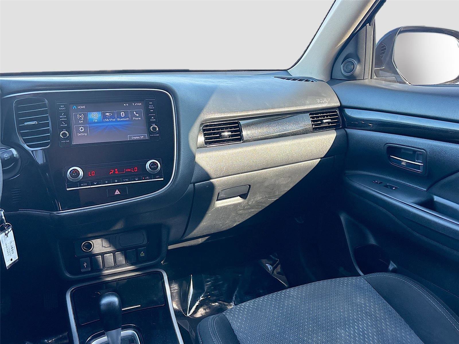 Used 2020 Mitsubishi Outlander ES image 23