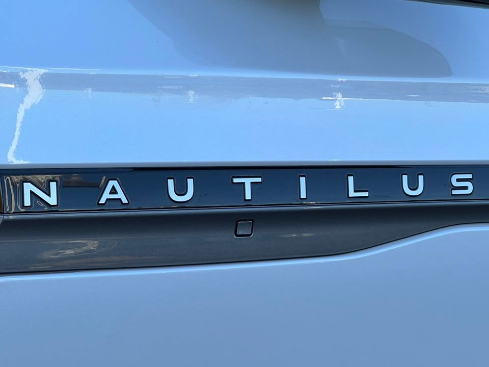 New 2026 Lincoln Nautilus Reserve w/ Jet Appearance Package AWD/4WD image 2