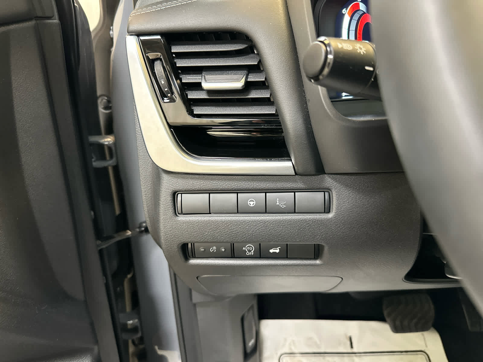 Certified 2025 Nissan Rogue SL w/ Tech Package image 23