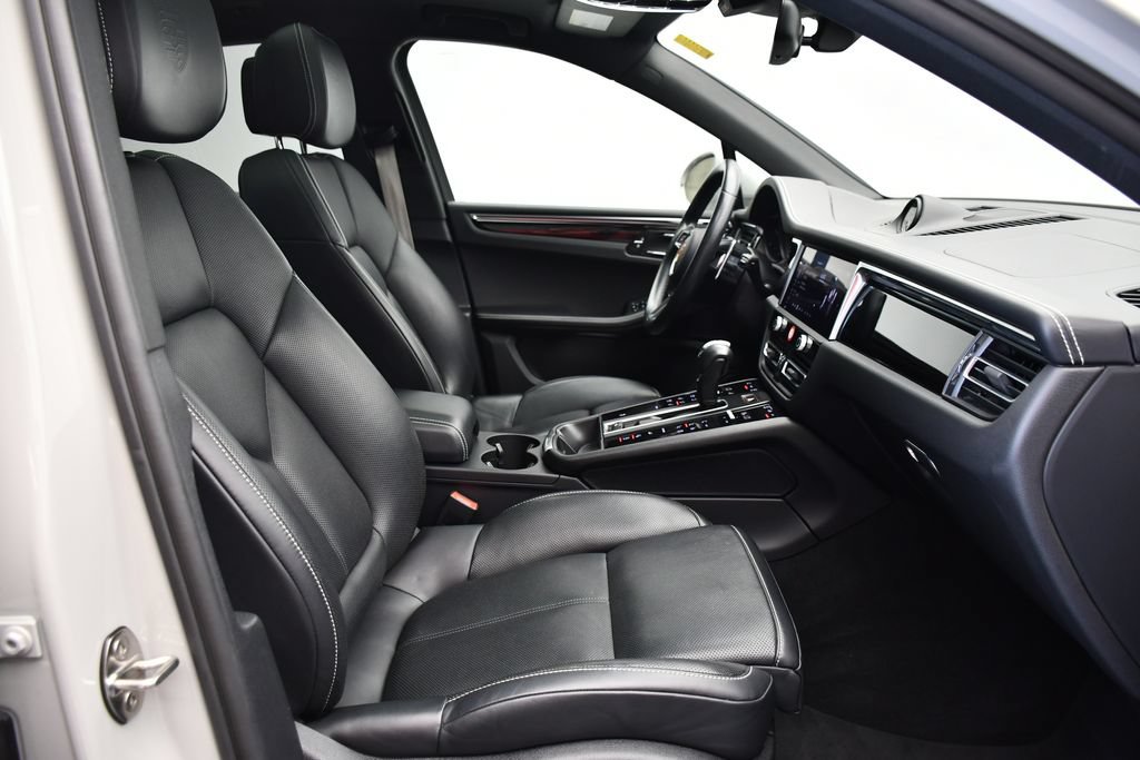 Certified 2024 Porsche Macan AWD/4WD image 45