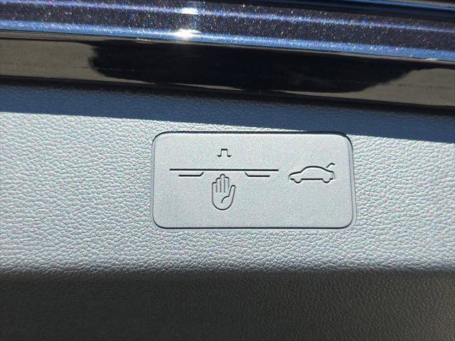 Used 2023 Volkswagen Golf R AWD/4WD image 13