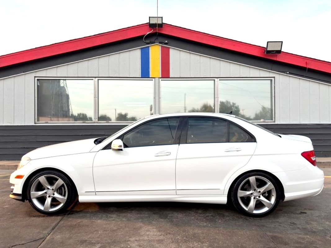 Used 2014 Mercedes-Benz C 250 Sedan image 2
