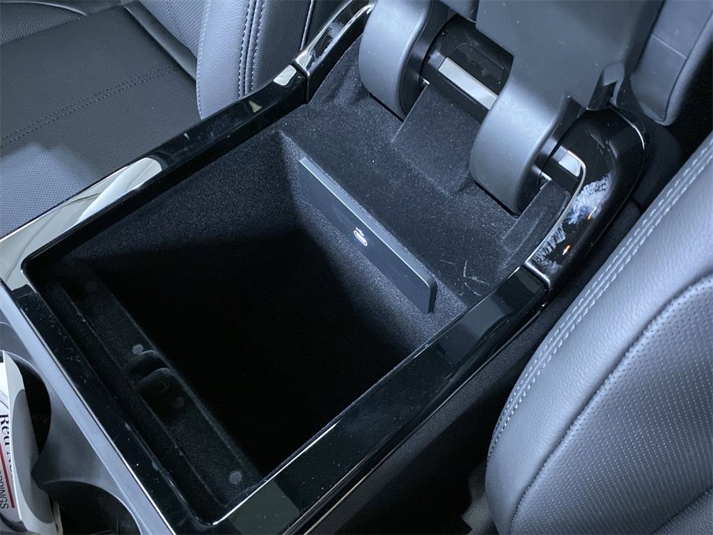 Used 2025 Land Rover Range Rover Velar Dynamic SE image 24