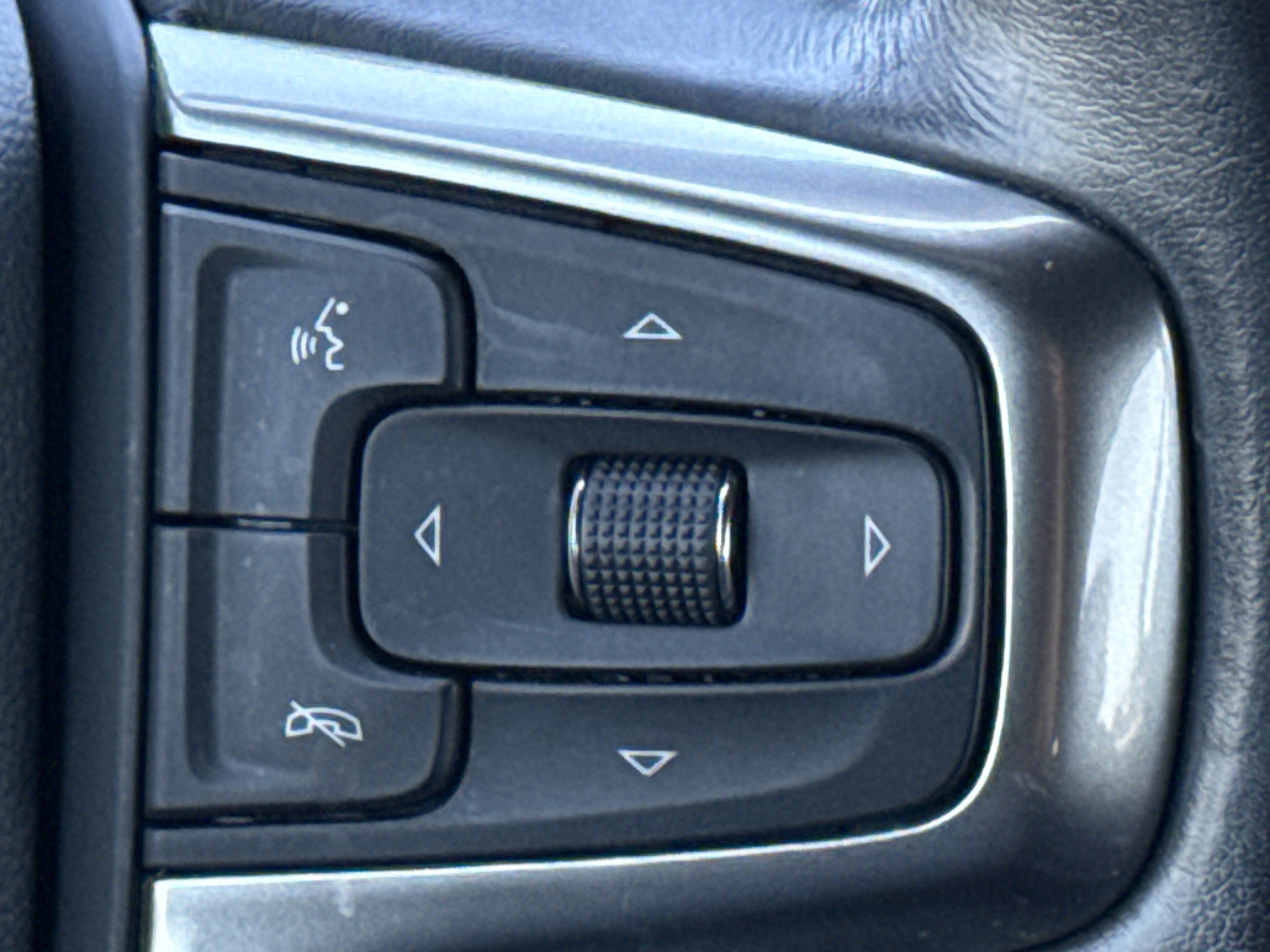 Used 2022 Chevrolet Tahoe LT w/ Luxury Package image 32